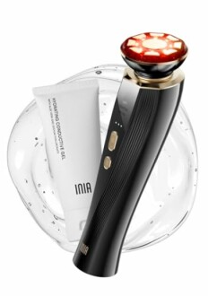 Skincare device with moisturizing conductive gel.